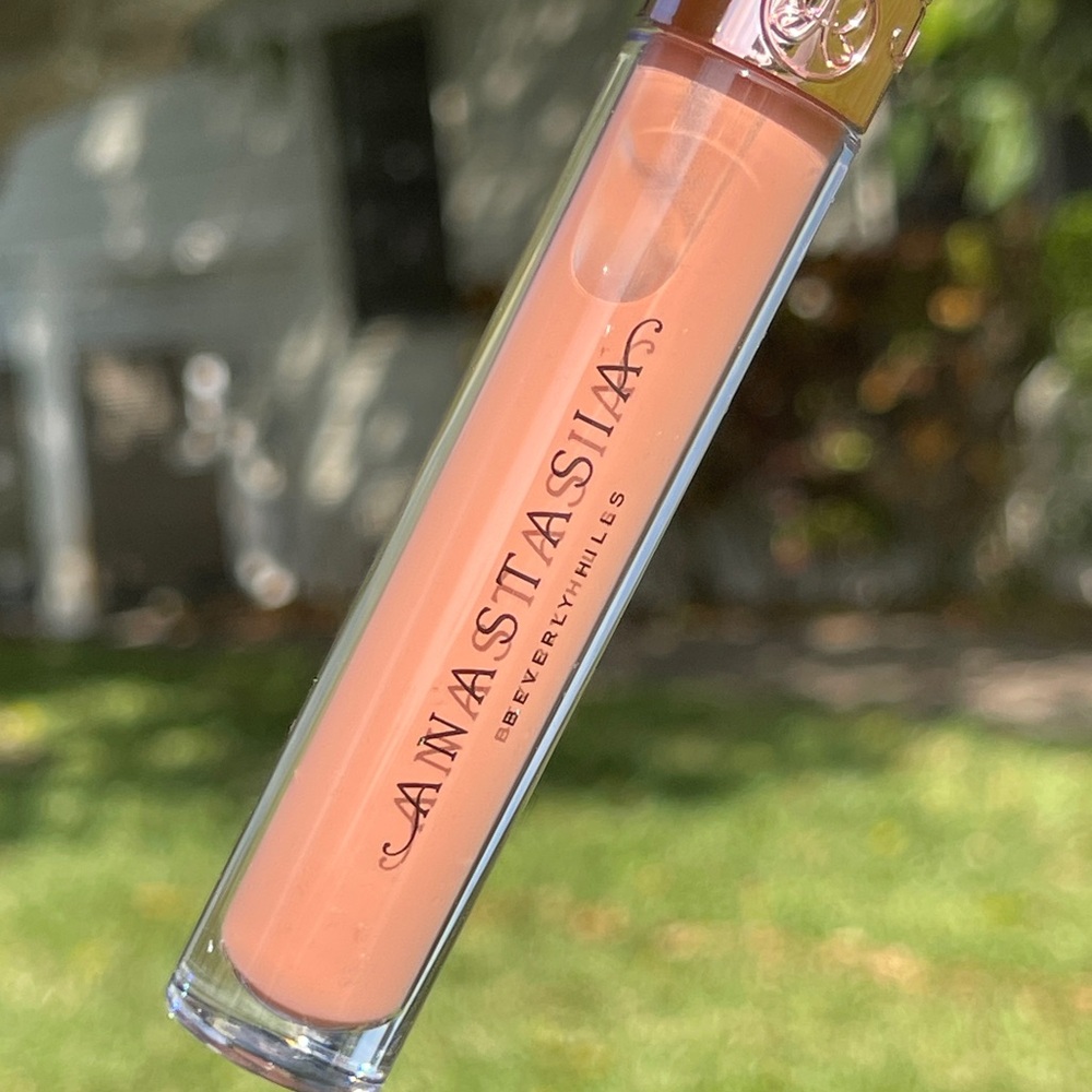 ANASTASIA BEVERLY HILLS Universal Luminous Tinted Lip Gloss In Peachy Nude)
